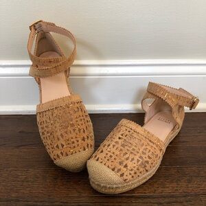 Stuart Weitzman Women’s 8.5 Flat Lacquered Cork Round Toe Sandal Espadrille NWOB